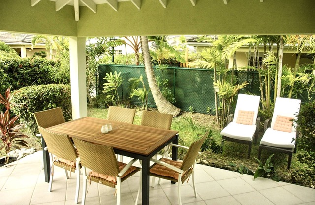 Steps away from surf spot and beautiful beach!