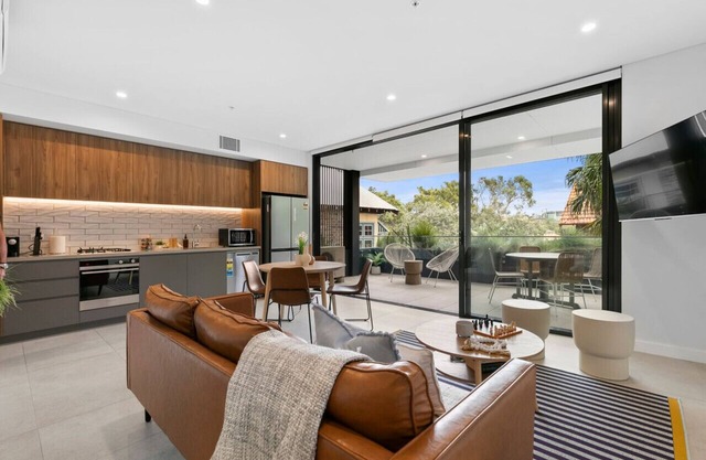 Steps from the shore - Coogee Beachside Hideaway 3