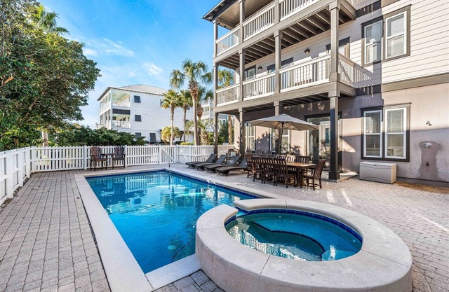 STEPS to Beach! Private Pool, Spa, Bikes, & Sleeps 18! Pet Friendly!
