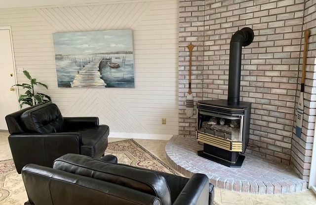 Steps To The Ocean. Private Home. Great Location In Parksville. Air Conditioned.