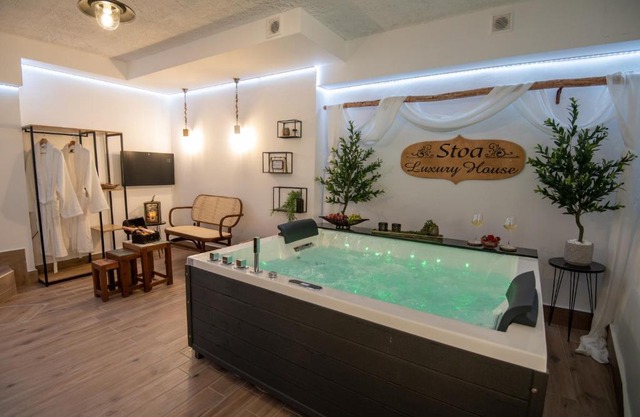 Stoa Luxury House with Unique Jacuzzi Room