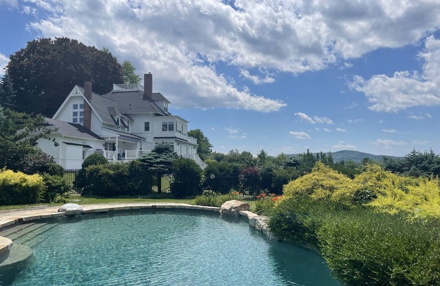 Stockbridge Estate with Mountain Views