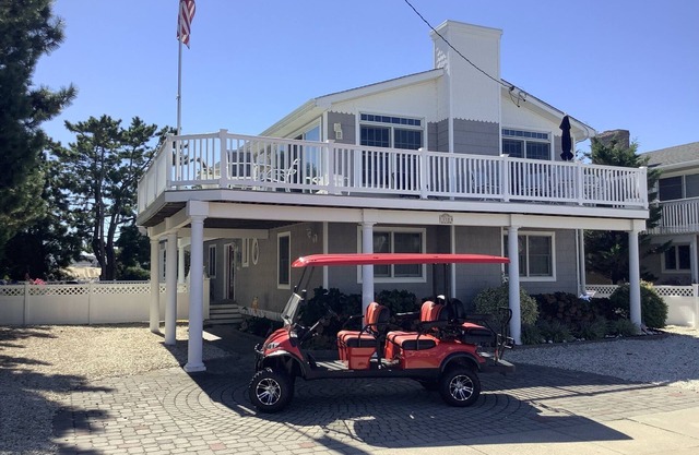 Stone Harbor, Gorgeous 4th from Beach 5 B/R Home.Oversized Pool, Spa & Golfcart.