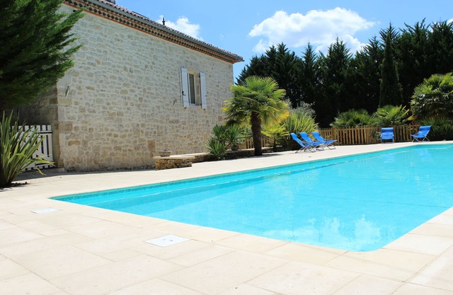 Stone house, large 16.5x5-m private pool