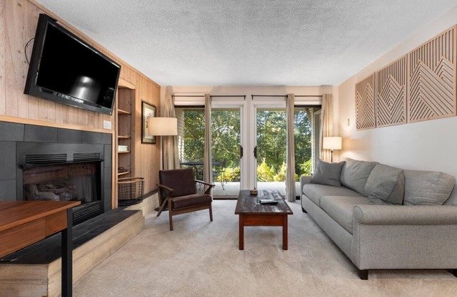Stoneridge 43 with Wintergreen Advantage