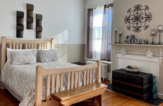 Stover Hall Mountain Views, sleeps 8, private pool