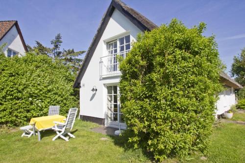 strandnahe Idylle am Meer, private Badestelle mit Strandkorb - Gutshof Ostseeblick FeWo Nr 01