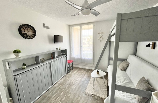 Studio à la Faviere à 400m de la Plage