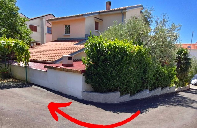 Studio 100m to beach + parking