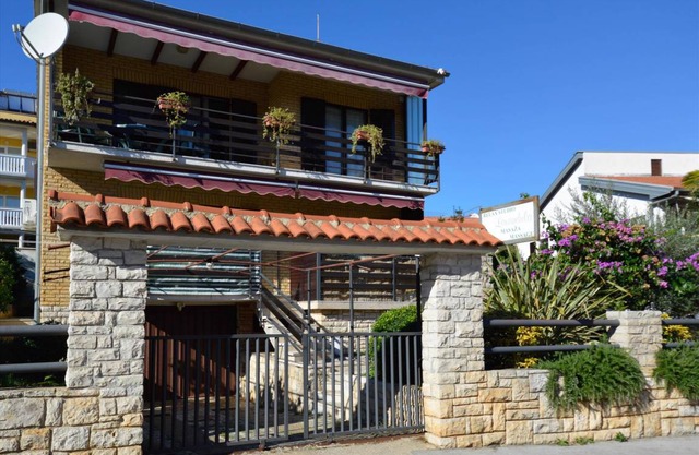 Studio 150 m from the beach