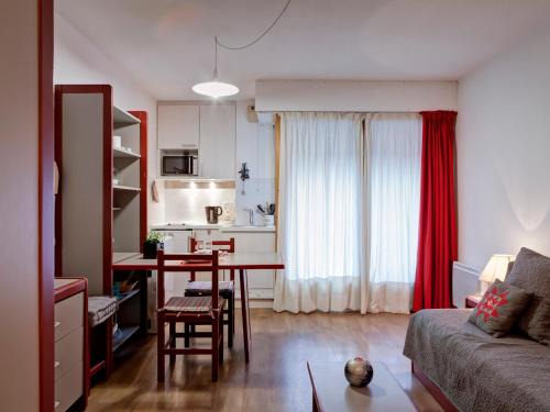 Studio 2* avec Balcon, Parking et Wi-Fi au Cœur de Brides-les-Bains, Proche Télécabine Olympe - FR-1-512-81