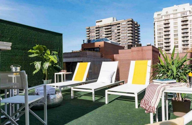 Studio (303) Drummond By BouticStay