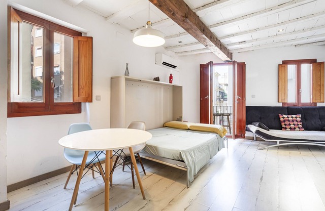 Studio Apartment '2º In The Old Center' with Balcony, Wi-Fi and Air Conditioning