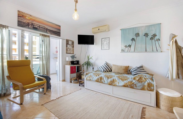 Studio Apartment "Belo Horizonte Studio - Pet Friendly" with Mountain View, Pool and Wi-Fi