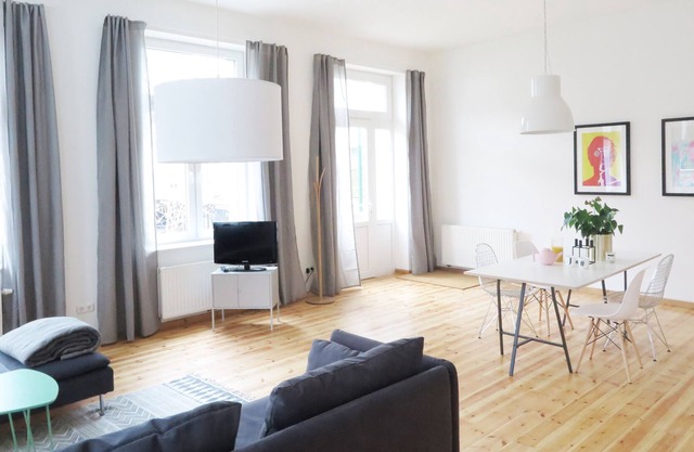 Studio apartment in a great central location. Quiet and bright
