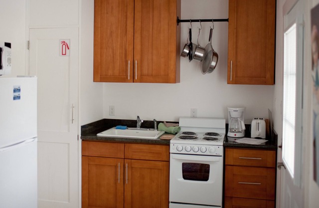 Studio Apartment in Eastsound, the Heart of Orcas Island - Chinook 4