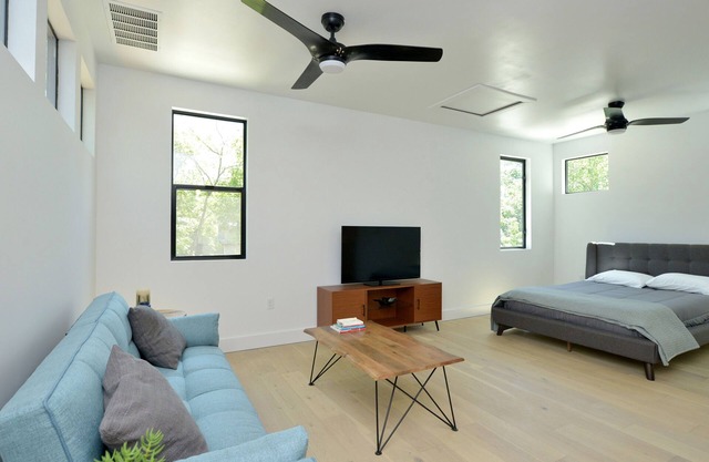Studio Apartment in trendy East Austin neighborhood