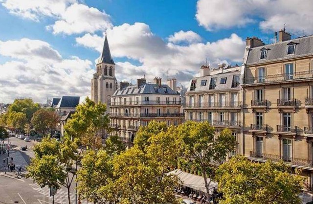 Studio Apartment With Seine View in Saint Germain