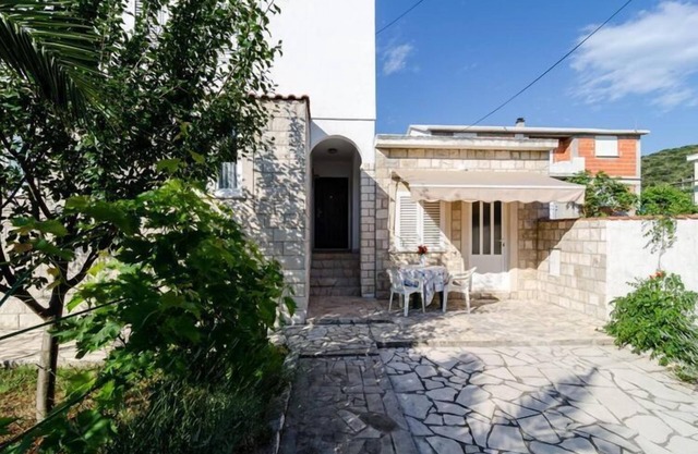 Studio apartment with terrace in Drace