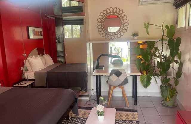 Studio C with balcony and sea and garden views