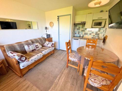 Studio cabine cosy aux Menuires, 3 pers, pied des pistes, balcon, proche commodités - FR-1-452-291