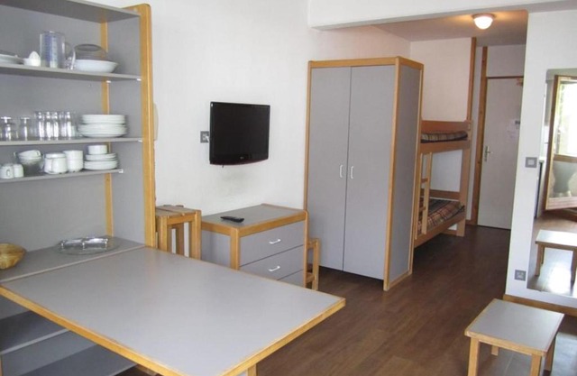 Studio Centre Brides-les-Bains : Balcon, Wi-Fi, Parking, Proche Télécabine & Thermes - FR-1-512-132