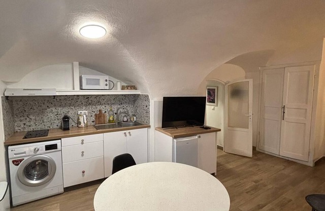 Studio-City-Ensuite with Bath