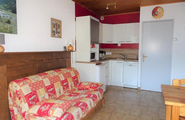 Studio Ensoleillé avec Terrasse Sud, Proche Piscine et Télécabine - FR-1-464-115