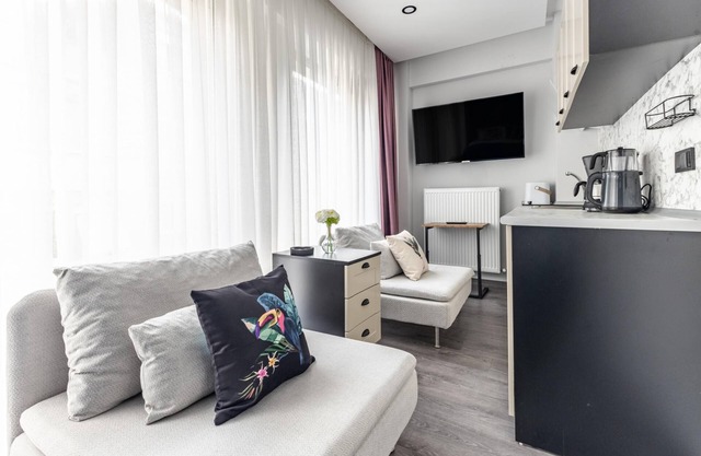 Studio Flat 4 min to Bomontiada, 10 min to Citys