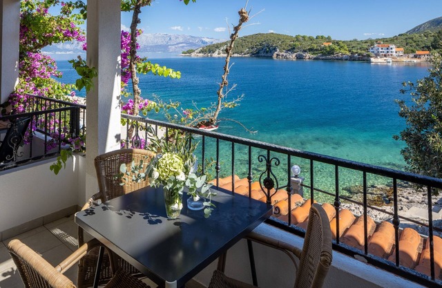 Beach Cove Pokrivenik Hvar 