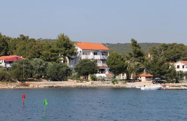 Studio flat near beach Verunić, Dugi otok (AS-3480-a)