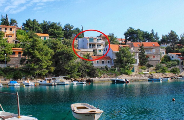Studio flat near beach Basina, Hvar (AS-8754-b)
