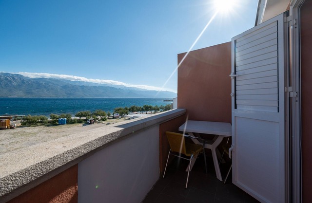 Studio flat near beach Ražanac, Zadar (AS-5766-c)