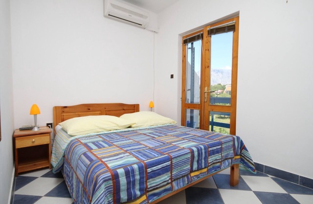 Studio flat with balcony Sućuraj, Hvar (AS-6852-h)