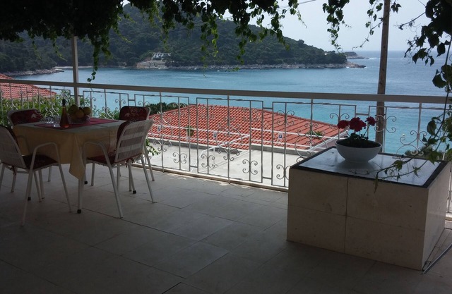 Studio flat with terrace and sea view Cove Saplunara, Mljet (AS-12849-b)
