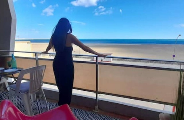 Studio, Lumineux et Doux Face à la Mer. Wifi et Parking Privé