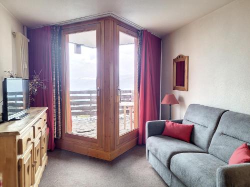 Studio lumineux près des pistes avec balcon, WiFi gratuit, et accès facile aux commerces - FR-1-275-155