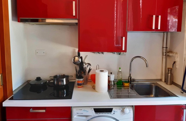 Studio near the metro - WIFI vodafone, 1 GIGA, one thousand mega per second