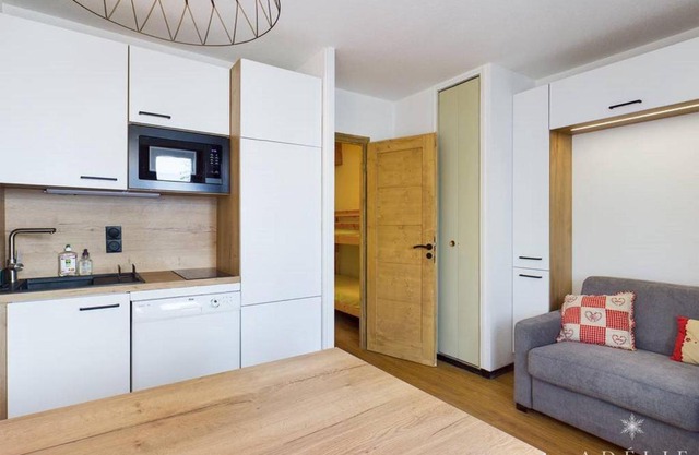 Studio rénové 2* pour 4 pers., skis aux pieds, balcon exposé sud-ouest, proche commerces et garderie - FR-1-398-528