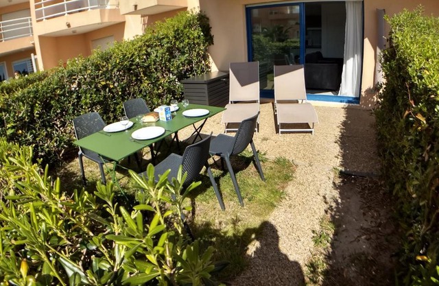 STUDIO REZ DE JARDIN CAP NEREE