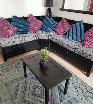 Studio Sleeps 2 with Balcony & Free Parking