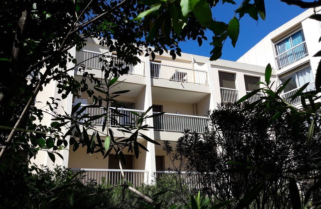 STUDIO SOUTH TERRACE LE MASSILLON ARENES CENTER 2 STARS