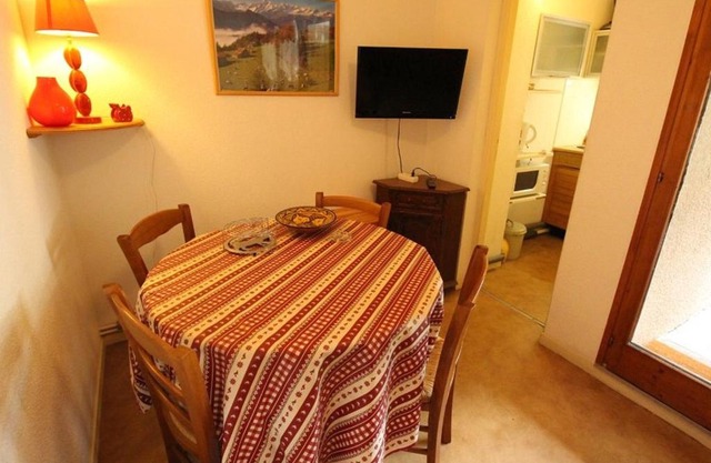 Studio sud calme avec balcon et parking - Proche thermes et centre - FR-1-313-130