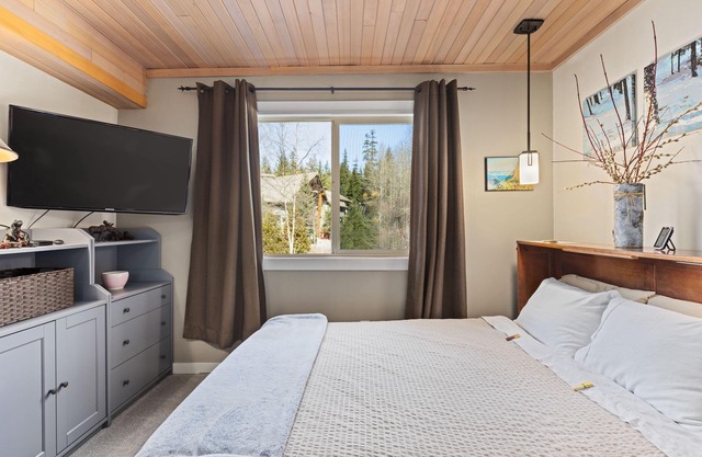 Studio Suite Ideally Located in Whistler Creekside 400 Yards to the Ski Lift