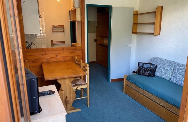 Studio terrace with beautiful view and direct access to all hiking trails; sleeps 4