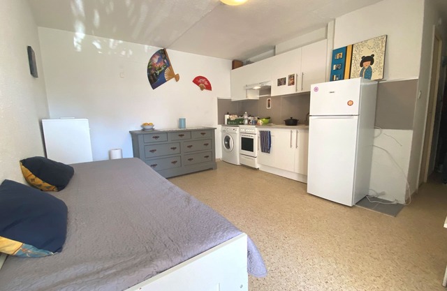 Studio town center 200m beach + tennis court and petanque