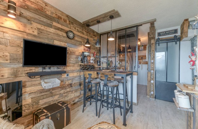 Studio 'Vue Exceptionnelle' with Mountain View, Balcony and Wi-Fi