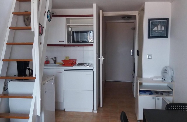 STUDIO with WI-FI for 4 pers A SION 50m from the ocean