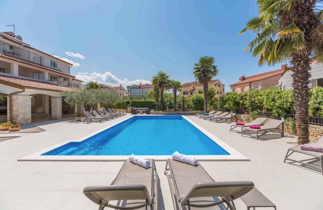 Studio with pool and air conditioning