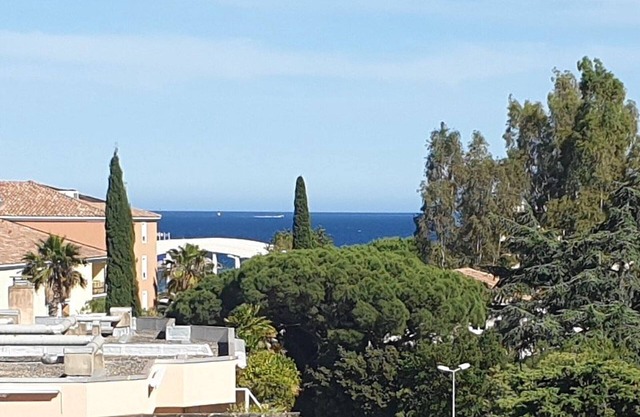 Studio with Pool, Parking and Terrace in Sainte-Maxime